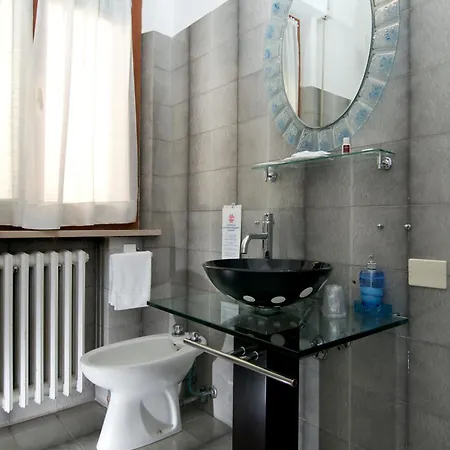 Velus Hotel 3*