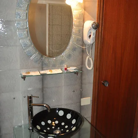 Velus Hotel 3*