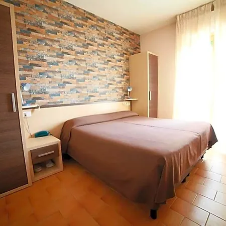 Velus Hotel 3*