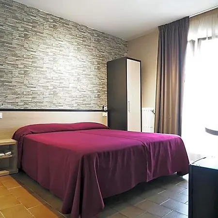 Velus Hotel 3*