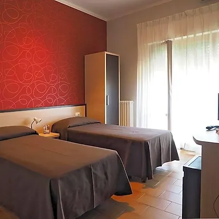 Velus Hotel 3*