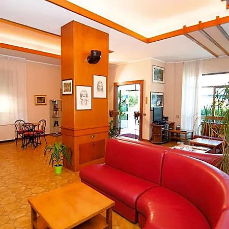 Velus Hotel
